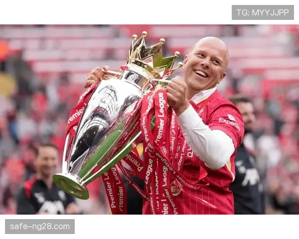 利物浦斯洛特面临三线作战压力 周中欧冠消耗影响联赛状态 利物浦斯洛特面临三线作战压力 周中欧冠消耗影响联赛状态